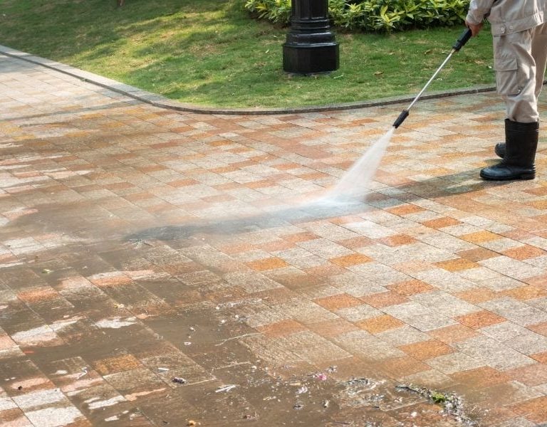 The-Benefits-of-Professional-Pressure-Washing-Services